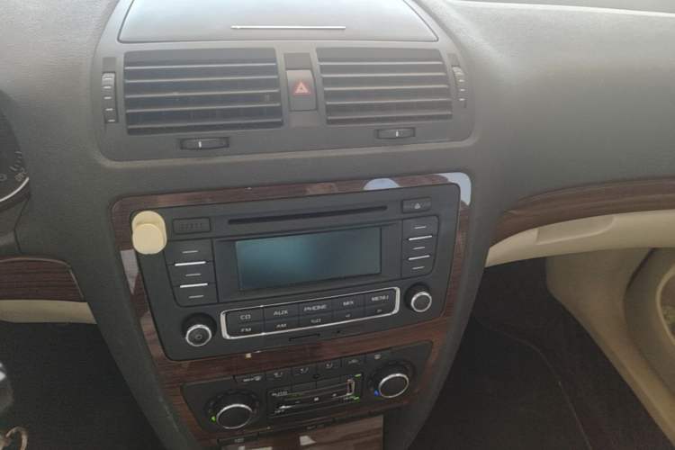 Used Skoda Octavia 2014 1.6L Automatic Yijun Edition Audio And AC Panel