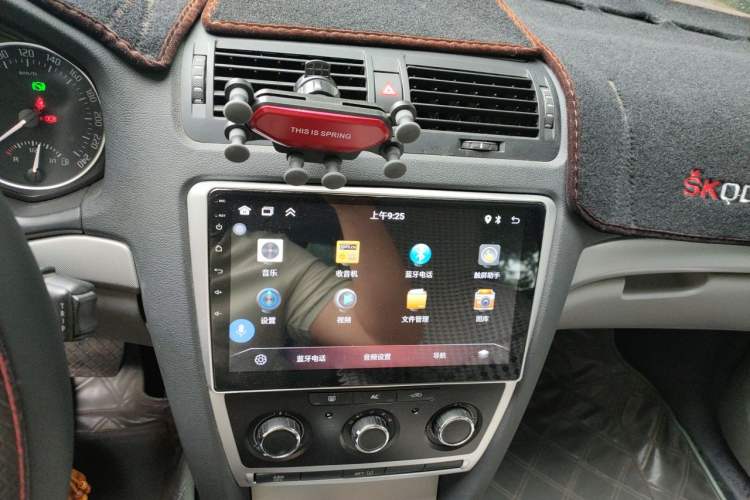 Used Skoda Octavia 2014 1.6L Automatic Yijie Edition Audio And AC Panel