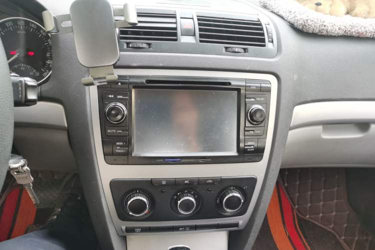 Used Skoda Octavia 2014 1.6L Automatic Yijie Edition Audio And AC Panel