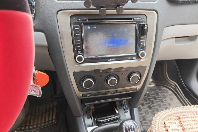 Used Skoda Octavia 2014 1.6L Manual Yijie Edition Audio And AC Panel