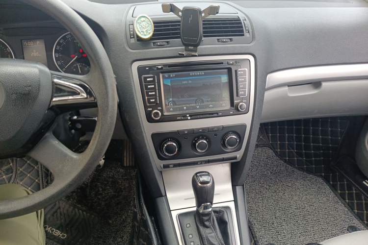 Used Skoda Octavia 2014 1.6L Automatic Yijie Edition Audio And AC Panel