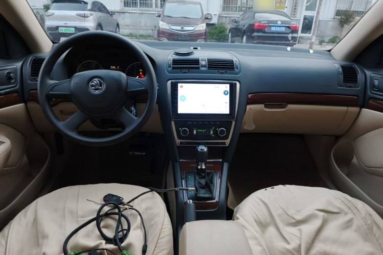 Used Skoda Octavia 2014 1.4TSI DSG Yijun Edition Center Console
