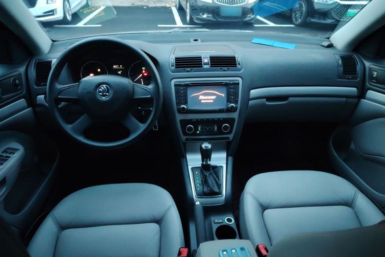 Used Skoda Octavia 2014 1.8TSI DSG Yijun Edition Center Console