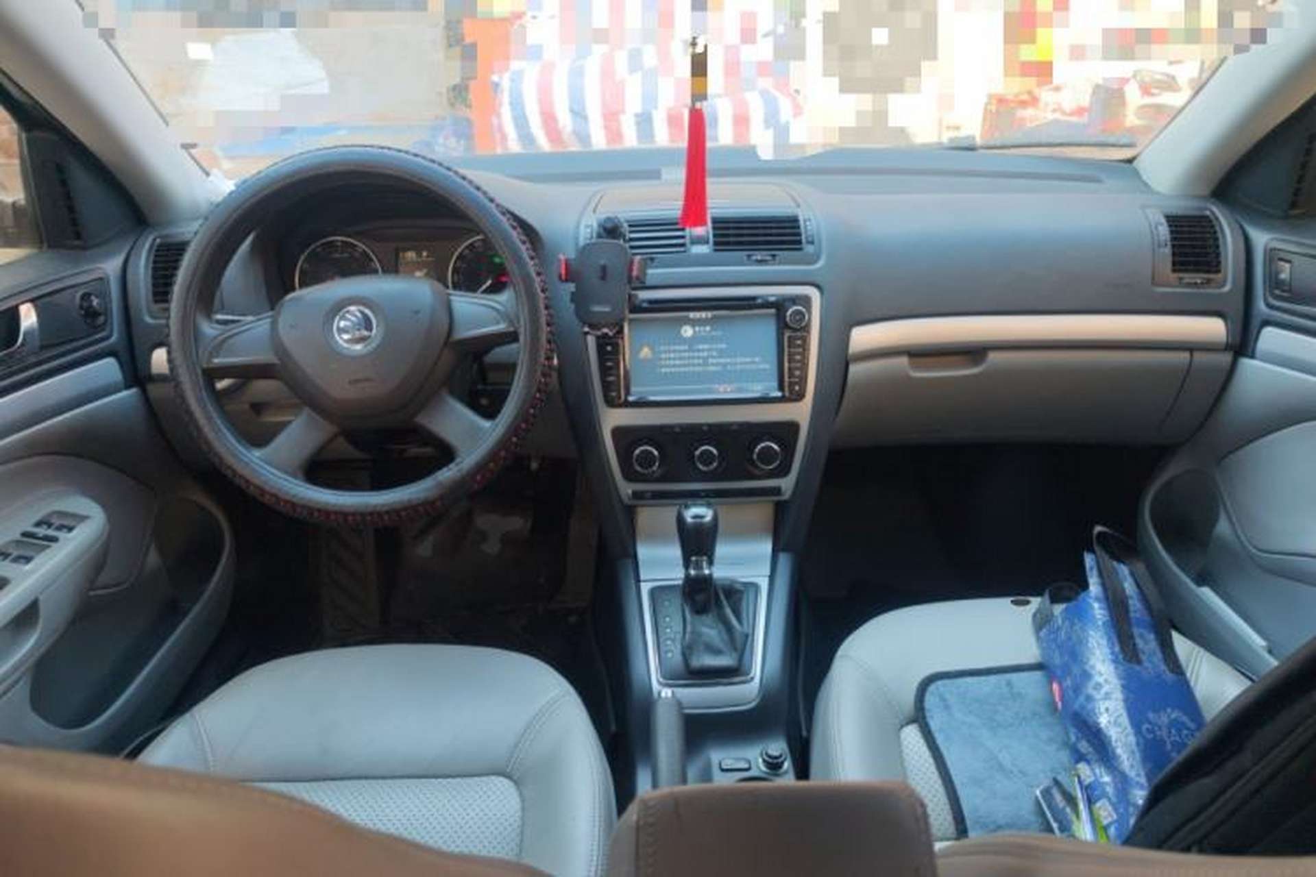 Used Skoda Octavia 2014 1.6L Automatic Yijie Edition Center Console