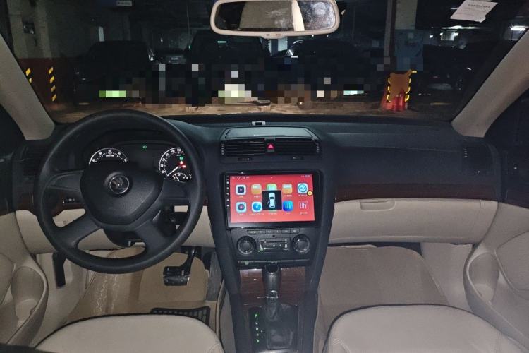 Used Skoda Octavia 2014 1.6L Automatic Yijun Edition Center Console
