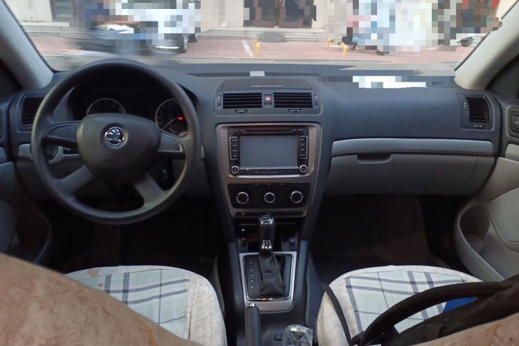 Used Skoda Octavia 2014 1.6L Automatic Yijie Edition Center Console