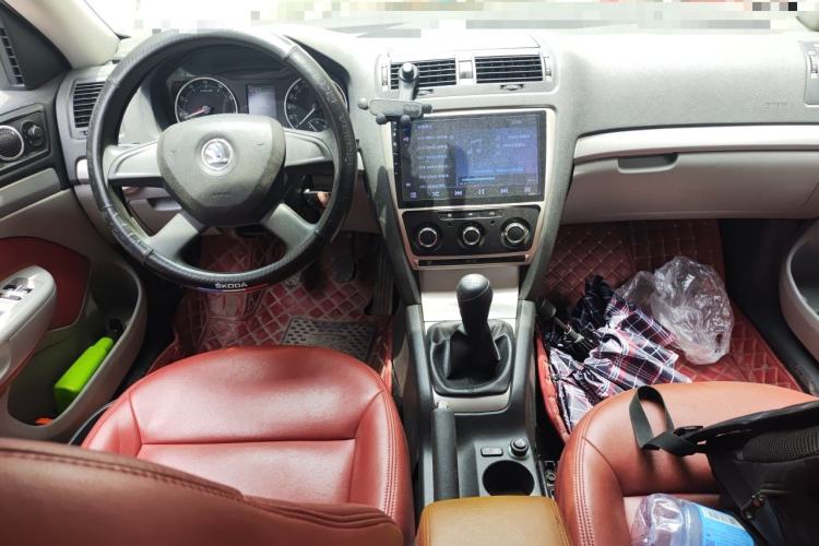 Used Skoda Octavia 2014 1.6L Manual Yijie Edition Center Console