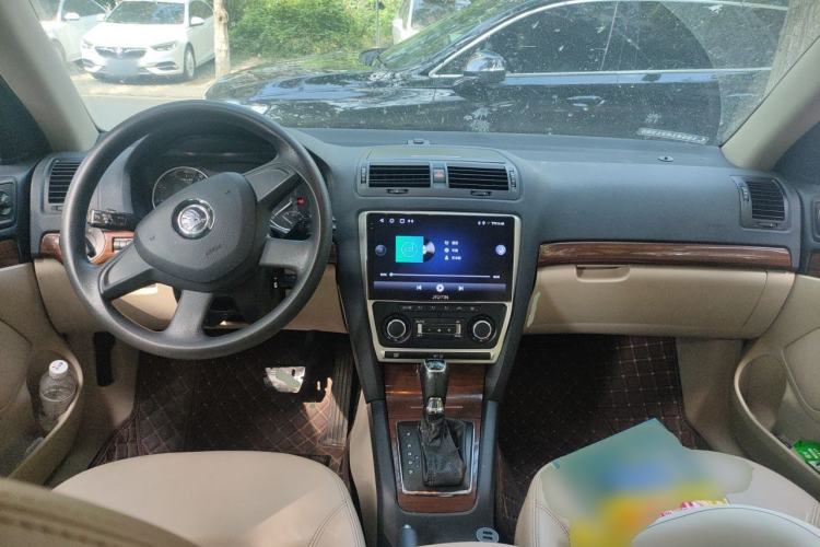 Used Skoda Octavia 2014 1.6L Automatic Yijun Edition Center Console