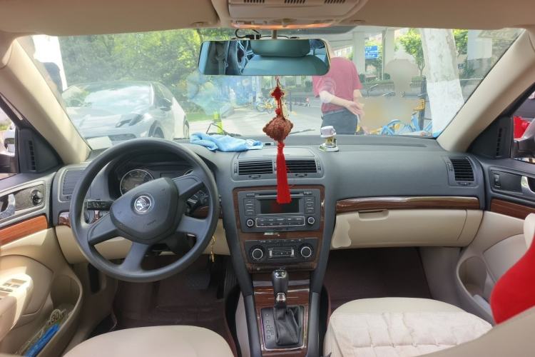 Used Skoda Octavia 2014 1.6L Automatic Yijun Edition Center Console