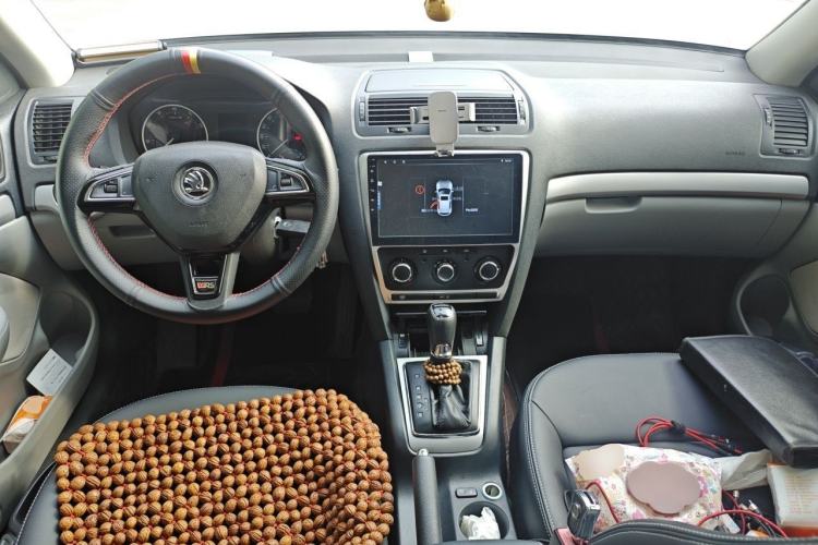 Used Skoda Octavia 2014 1.6L Automatic Yijie Edition Center Console