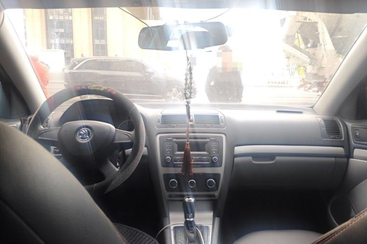 Used Skoda Octavia 2014 1.6L Automatic Yijie Edition Center Console