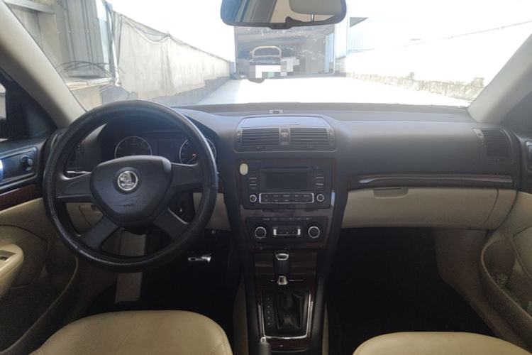 Used Skoda Octavia 2014 1.6L Automatic Yijun Edition Center Console