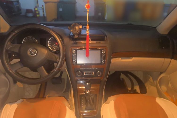 Used Skoda Octavia 2014 1.4TSI DSG Yijun Edition Center Console