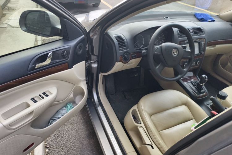 Used Skoda Octavia 2014 1.6L Automatic Yijun Edition Driver Seat
