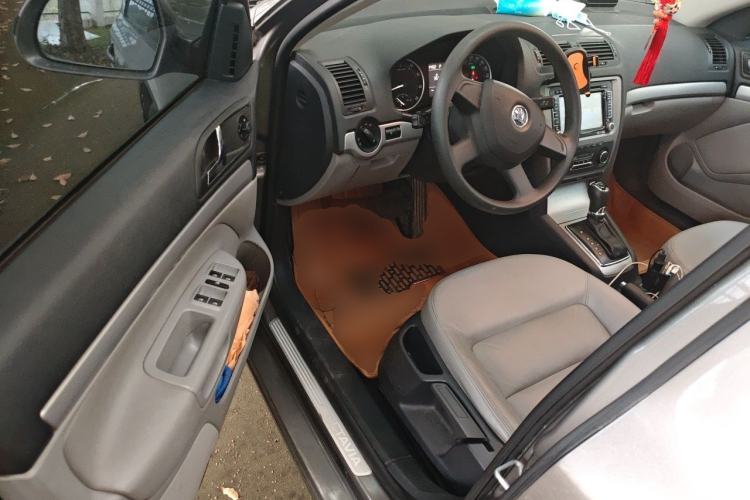 Used Skoda Octavia 2014 1.6L Automatic Yijun Edition Driver Seat