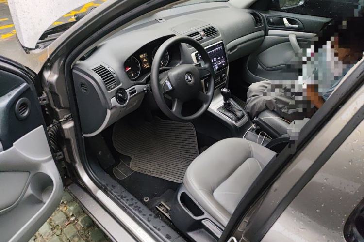 Used Skoda Octavia 2014 1.6L Automatic Yijun Edition Driver Seat