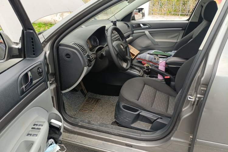 Used Skoda Octavia 2014 1.6L Automatic Eado Edition Driver Seat