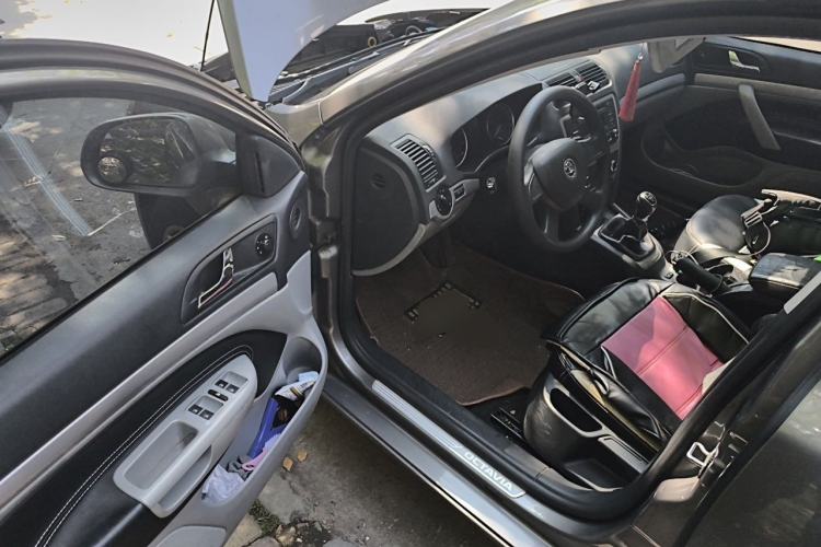 Used Skoda Octavia 2014 1.6L Manual Yijie Edition Driver Seat