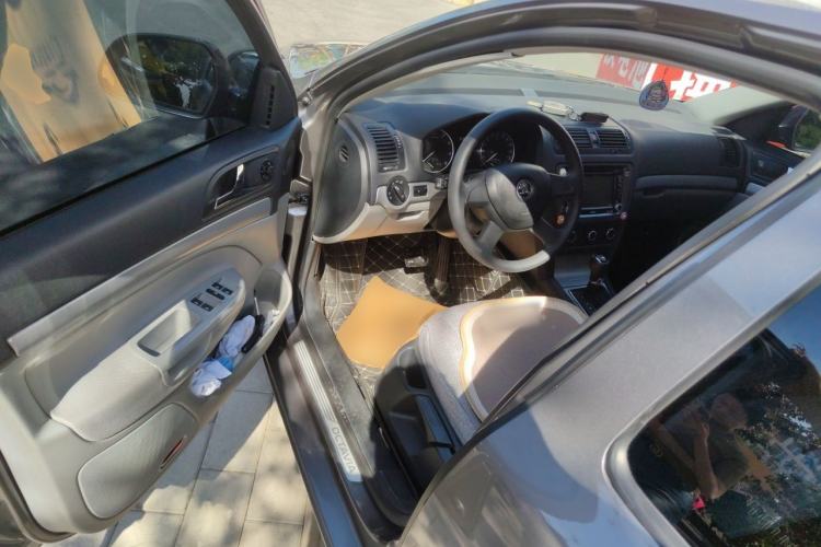 Used Skoda Octavia 2014 1.6L Automatic Yijie Edition Driver Seat