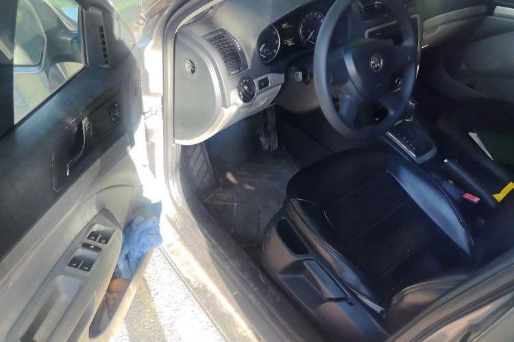 Used Skoda Octavia 2014 1.6L Automatic Eado Edition Driver Seat