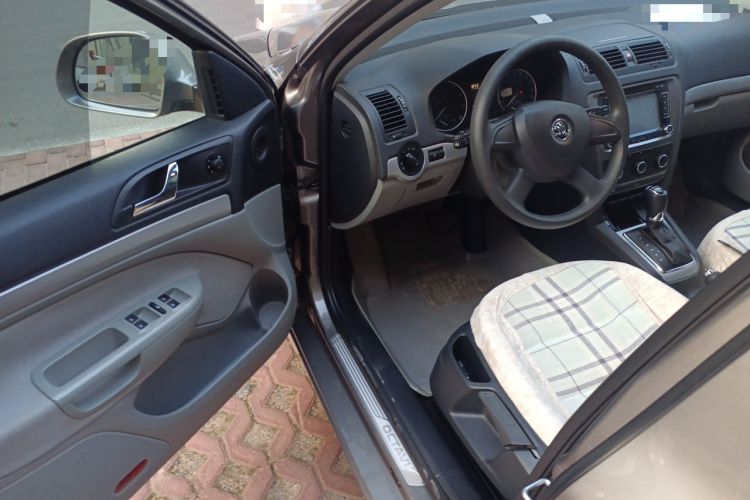Used Skoda Octavia 2014 1.6L Automatic Yijie Edition Driver Seat