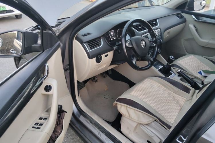 Used Skoda Octavia 2014 1.6L Manual Yijie Edition Driver Seat