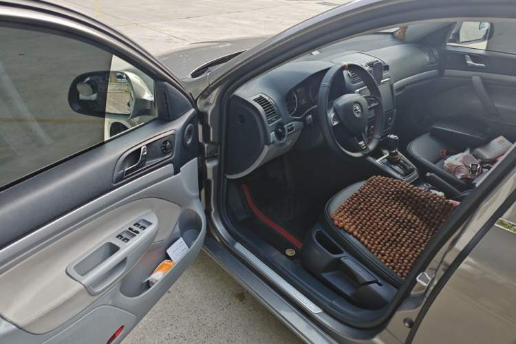 Used Skoda Octavia 2014 1.6L Automatic Yijie Edition Driver Seat