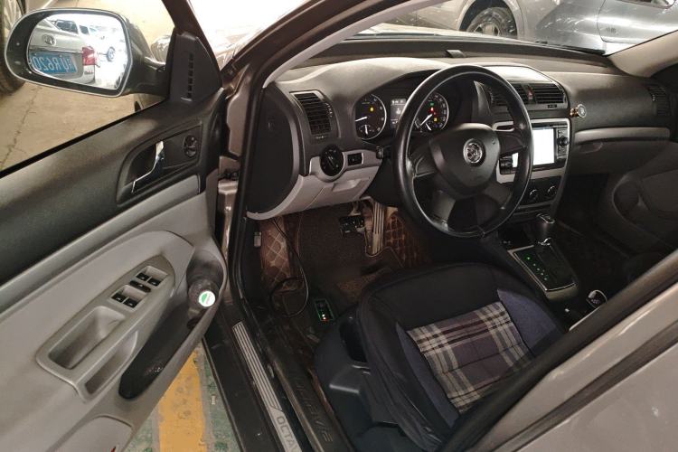 Used Skoda Octavia 2014 1.6L Automatic Yijie Edition Driver Seat
