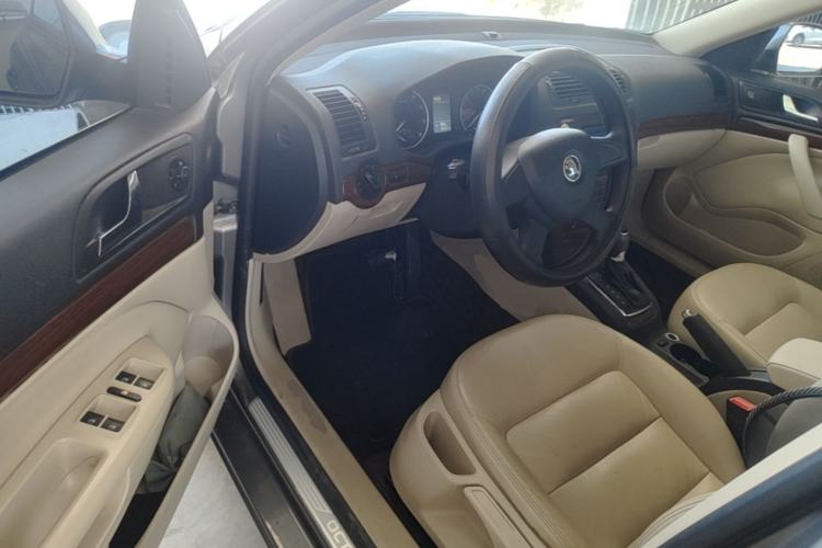 Used Skoda Octavia 2014 1.6L Automatic Yijun Edition Driver Seat