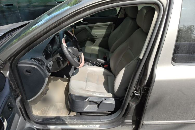 Used Skoda Octavia 2014 1.6L Automatic Yijun Edition Driver Seat