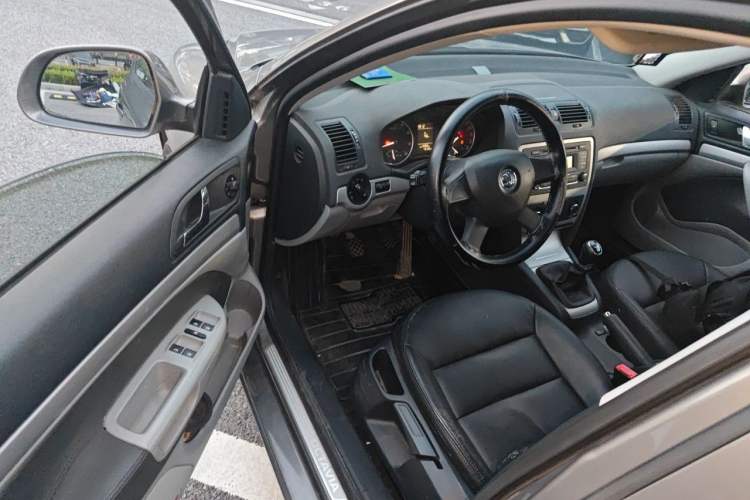 Used Skoda Octavia 2014 1.6L Manual Yijie Edition Driver Seat