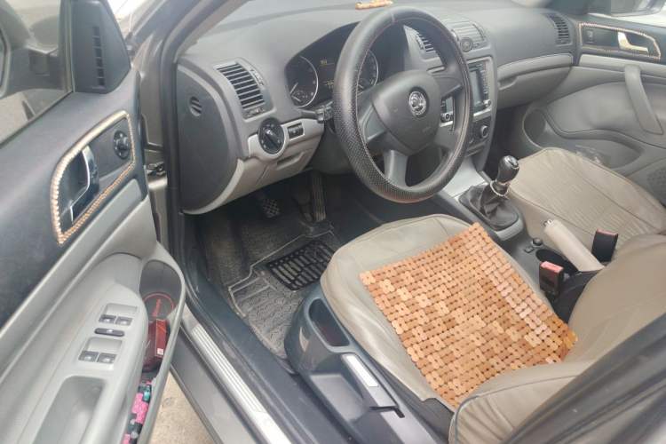 Used Skoda Octavia 2014 1.6L Manual Yijie Edition Driver Seat