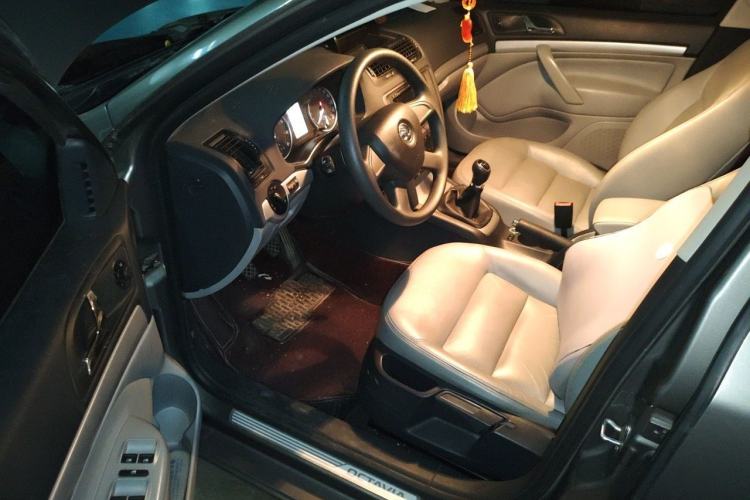 Used Skoda Octavia 2014 1.6L Manual Yijun Edition Driver Seat