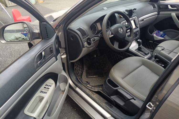 Used Skoda Octavia 2014 1.6L Automatic Yijie Edition Driver Seat