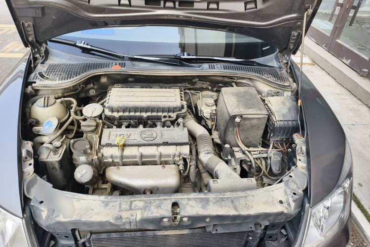 Used Skoda Octavia 2014 1.6L Automatic Yijun Edition Engine Bay