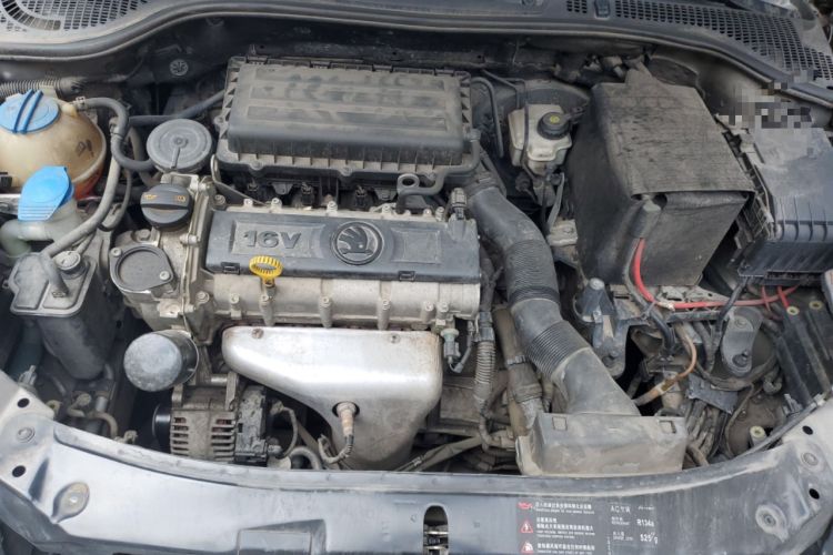 Used Skoda Octavia 2014 1.6L Automatic Yijun Edition Engine Bay