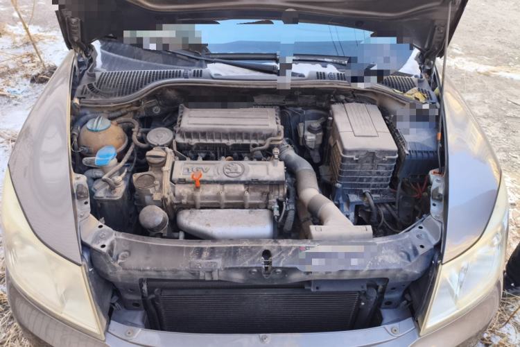 Used Skoda Octavia 2014 1.6L Automatic Yijun Edition Engine Bay
