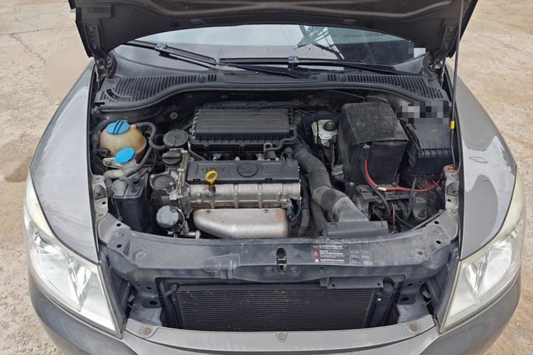 Used Skoda Octavia 2014 1.6L Automatic Yijie Edition Engine Bay