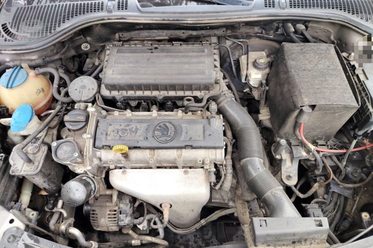 Used Skoda Octavia 2014 1.6L Automatic Yijie Edition Engine Bay
