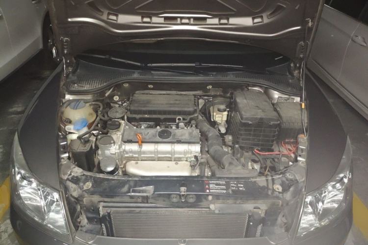 Used Skoda Octavia 2014 1.6L Automatic Yijun Edition Engine Bay