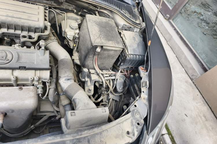 Used Skoda Octavia 2014 1.6L Automatic Yijun Edition Engine Bay Left