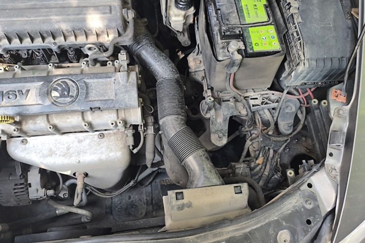 Used Skoda Octavia 2014 1.6L Manual Yijie Edition Engine Bay Left