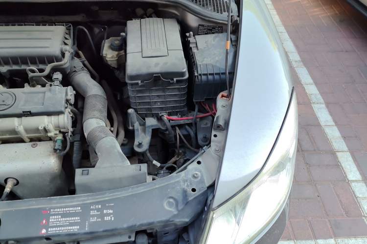 Used Skoda Octavia 2014 1.6L Automatic Yijie Edition Engine Bay Left