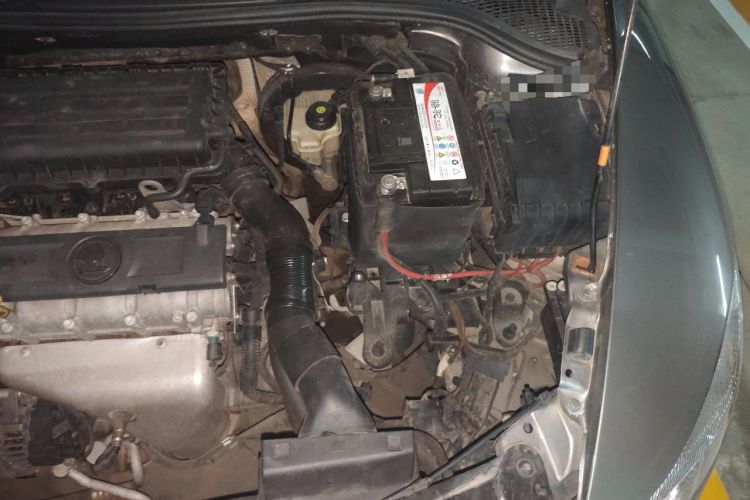 Used Skoda Octavia 2014 1.6L Manual Yijie Edition Engine Bay Left