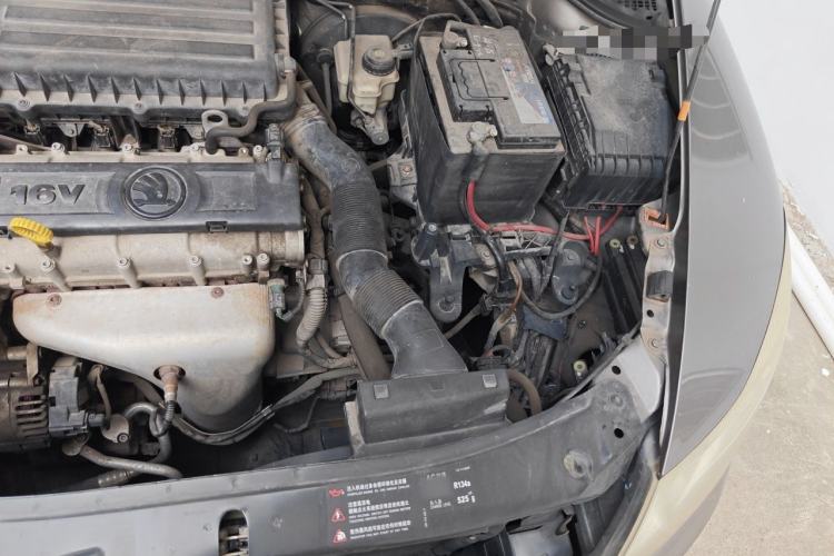 Used Skoda Octavia 2014 1.6L Manual Yijie Edition Engine Bay Left