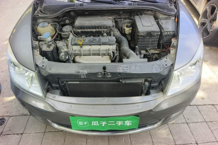 Used Skoda Octavia 2014 1.6L Automatic Yijun Edition Engine Bay