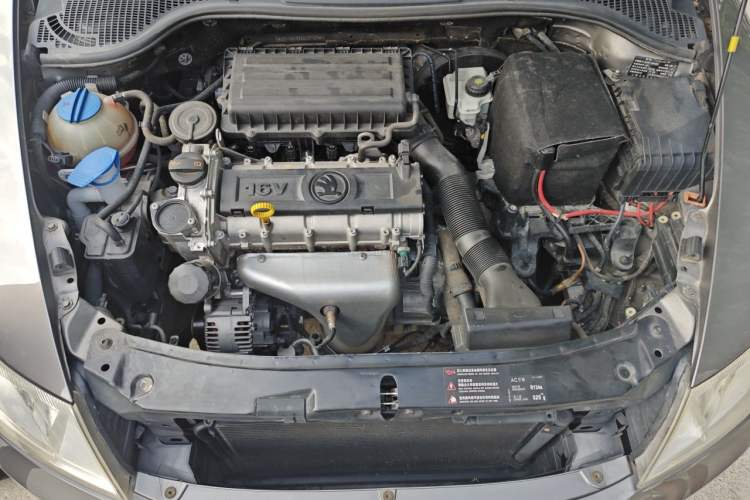 Used Skoda Octavia 2014 1.6L Automatic Yijie Edition Engine Bay