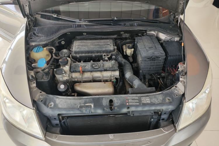 Used Skoda Octavia 2014 1.6L Automatic Yijie Edition Engine Bay