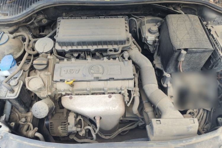 Used Skoda Octavia 2014 1.6L Automatic Yijun Edition Engine Bay