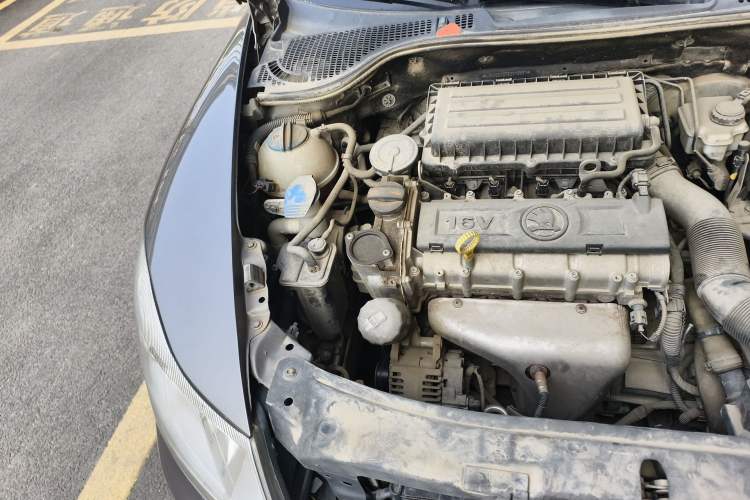 Used Skoda Octavia 2014 1.6L Automatic Yijun Edition Engine Bay Right